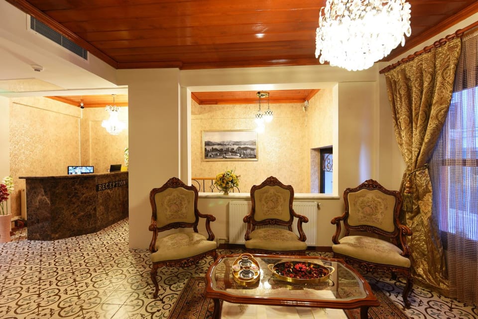 Shared lounge/TV area