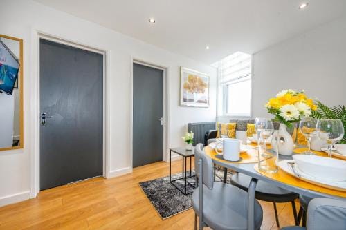 -RC83- For your relaxed,Cosy stay,Free Parking Hotel in Leeds