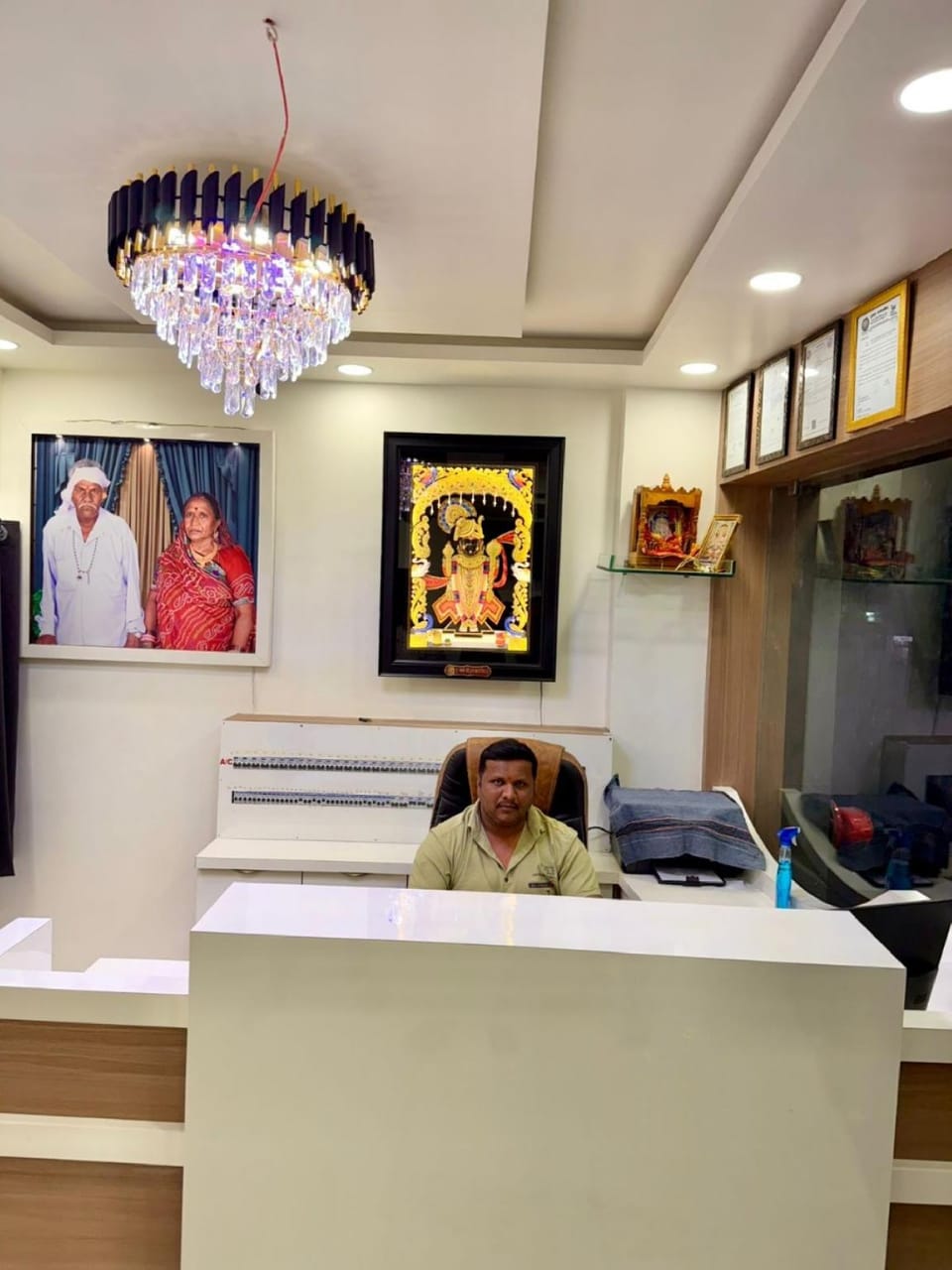 Goroomgo Shree Ganesh Dwarka Hotel in Gujarat