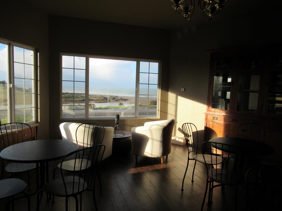 Shared lounge/TV area