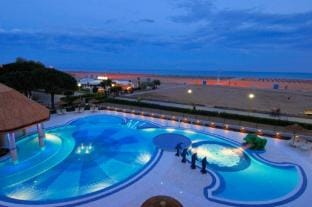 Beachfront apartment with a big terrace - Beahost Hotel in Bibione