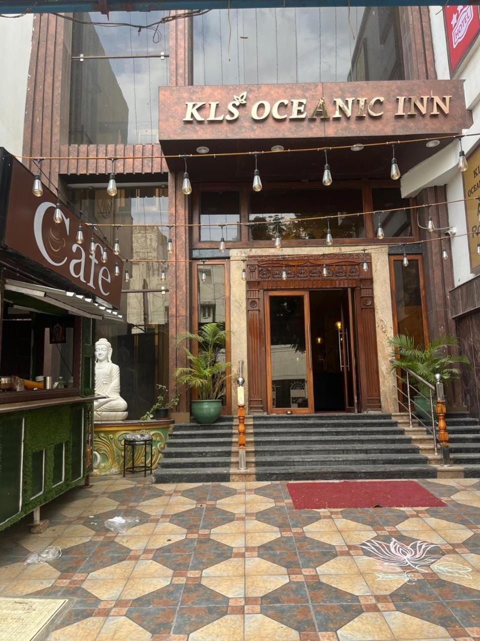 KLS Oceanic Inn Hotel in Chennai
