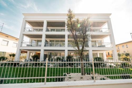 Wine Hotel Lugana Parco al Lago Hotel in Sirmione