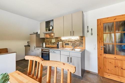 Onkel Toms Hutte, Weingut Friedhelm Lenz Inn in Cochem-Zell
