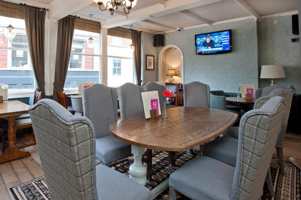 Shared lounge/TV area