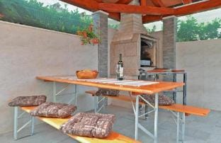 Cozy apartment with terrace and BBQ Hotel in Fažana