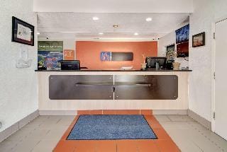 Motel 6 Hotel in Farmers Branch