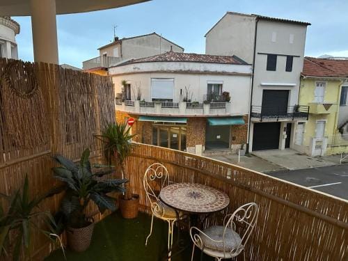 Suites Aronas-hebergements climatises rive droite plein centre ville Hotel in Le Grau-du-Roi