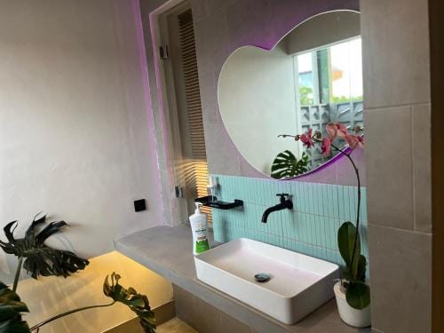 CuteBox Hotel in North Kuta