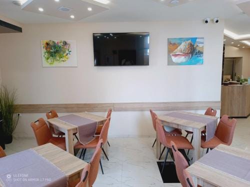 Shared lounge/TV area