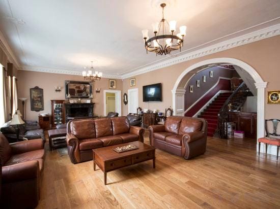 Newcastle House Hotel Hotel in Longford