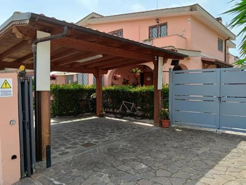 ROSSI SUITE Fco Hotel in Lazio