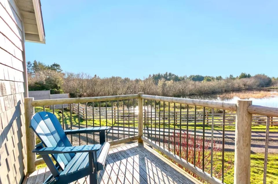 Breakwater Resort Hotel in Grayland