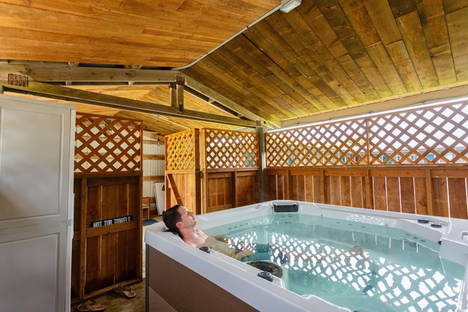 Breakwater Resort Hotel in Grayland