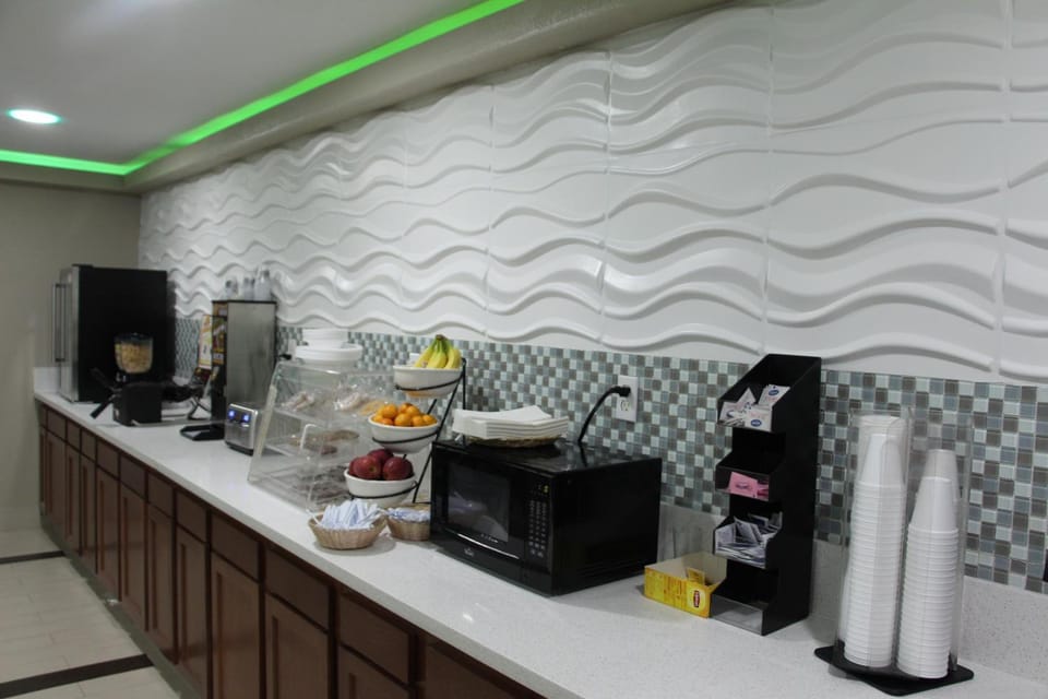 Westbridge Inn and Suites Motel in Iowa