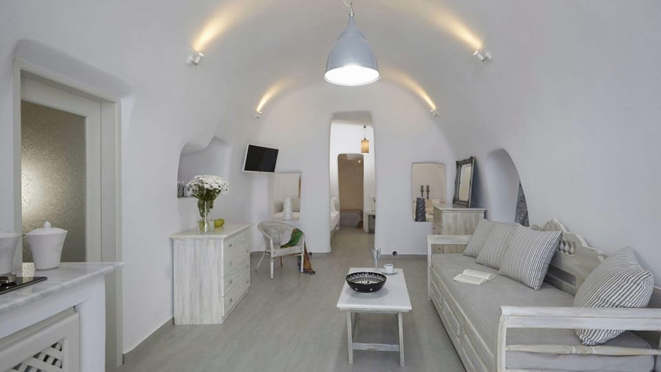 Amaya Selection of Villas Hotel in Oia