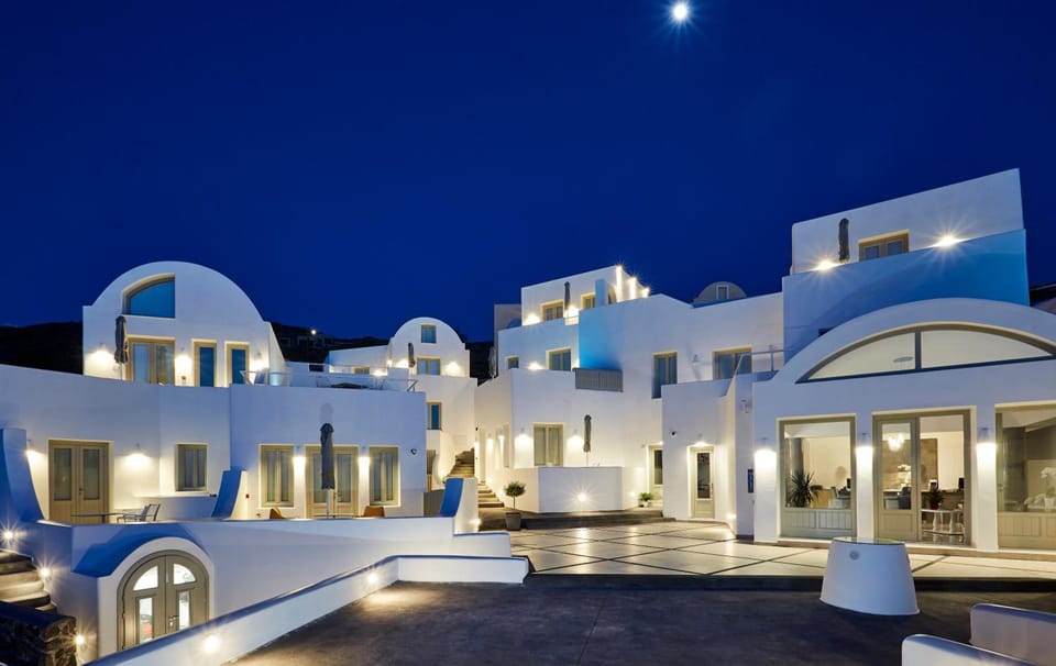 Aperanto Suites Hotel in Santorini