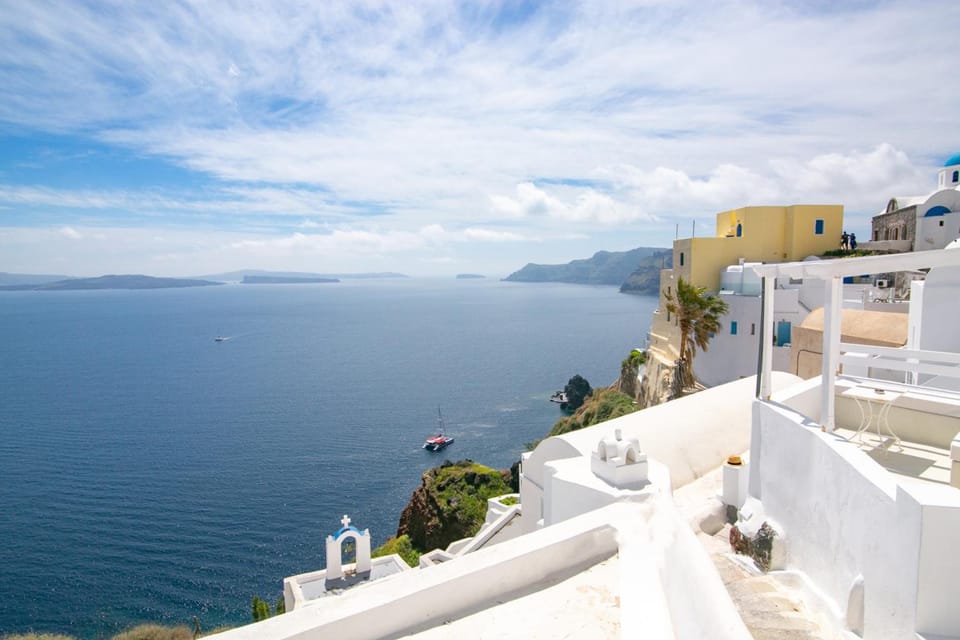Menias Cave House Hotel in Oia