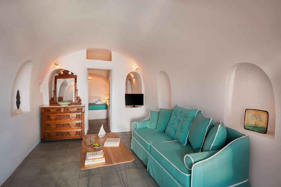 Aeifos Hotel in Oia