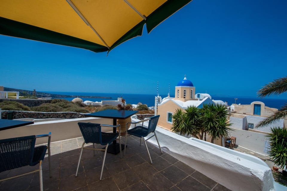 Christos Apartments Oia Hotel in Oia