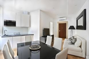Marmora 3 BR apartment near Accademia Gallery Hotel in Florence
