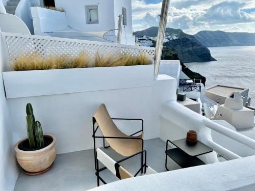 Delta Suites Hotel in Oia