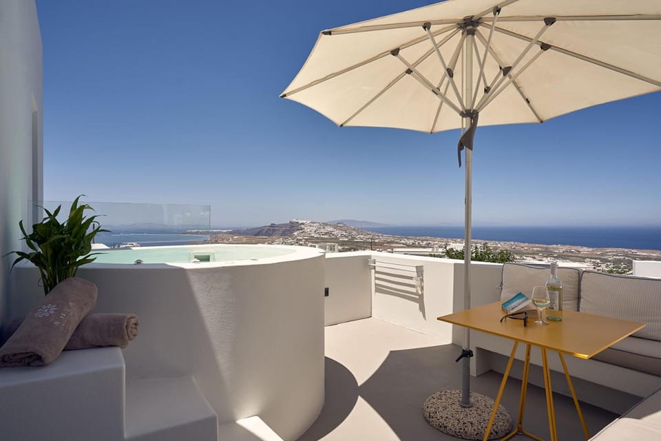 Nova Luxury Suites Apartment hotel in Santorini