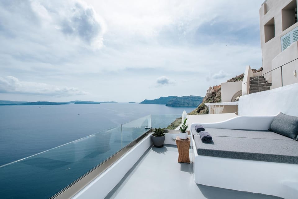 Virginia's Cave Villas Resort in Oia