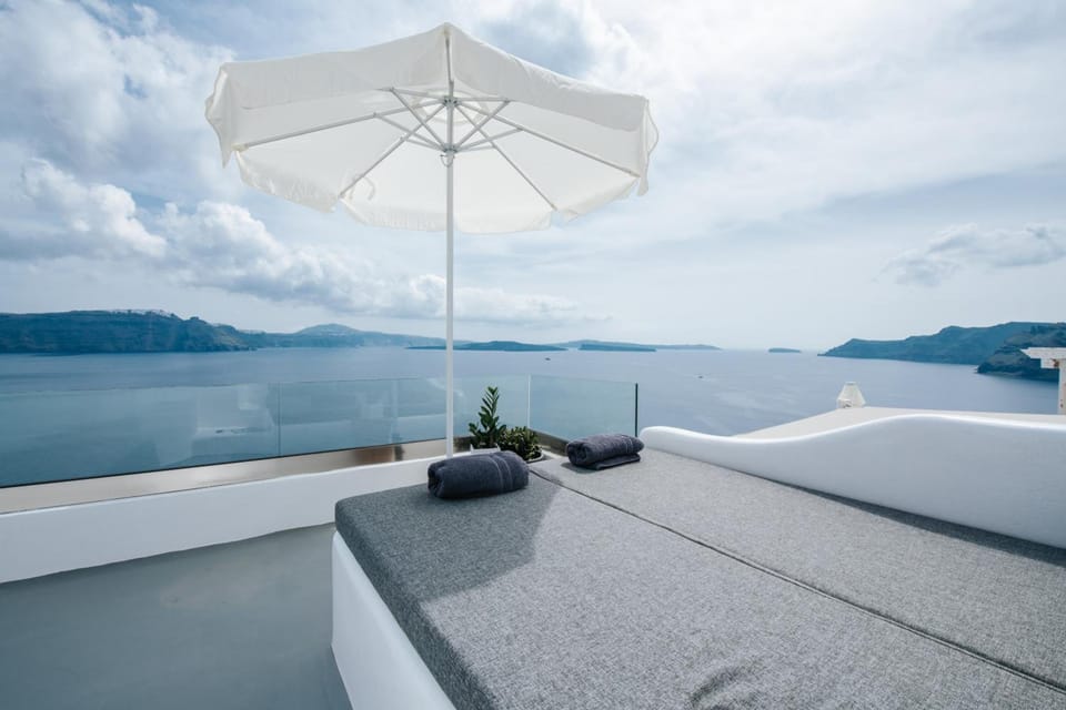 Virginia's Cave Villas Resort in Oia