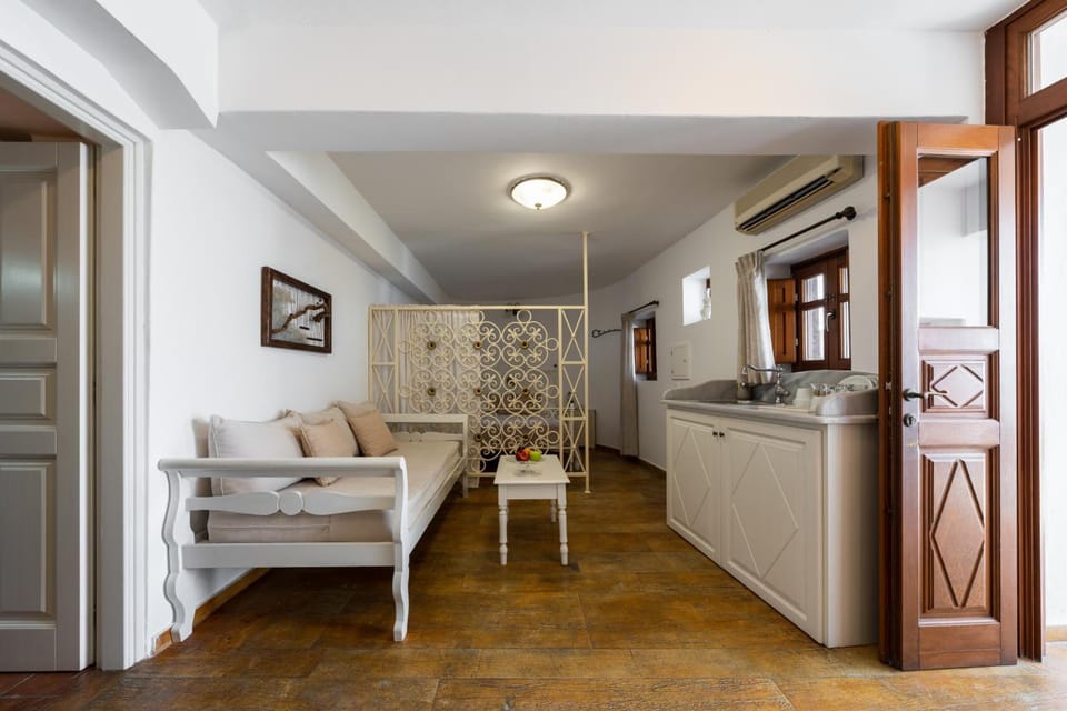 Smaro Studios Apartment hotel in Thera