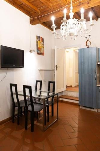 Charming Apartment By Piazza Santo Spirito Hotel in Florence