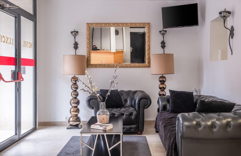 Hotel Luxor Hotel in Issy-les-Moulineaux