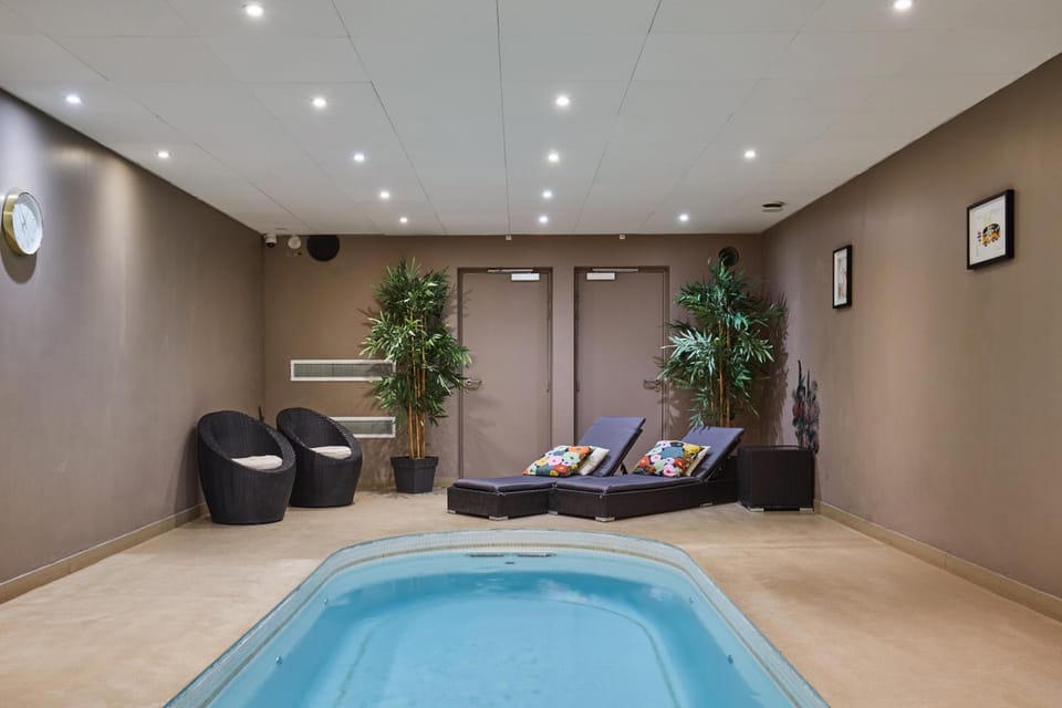 Hot tub