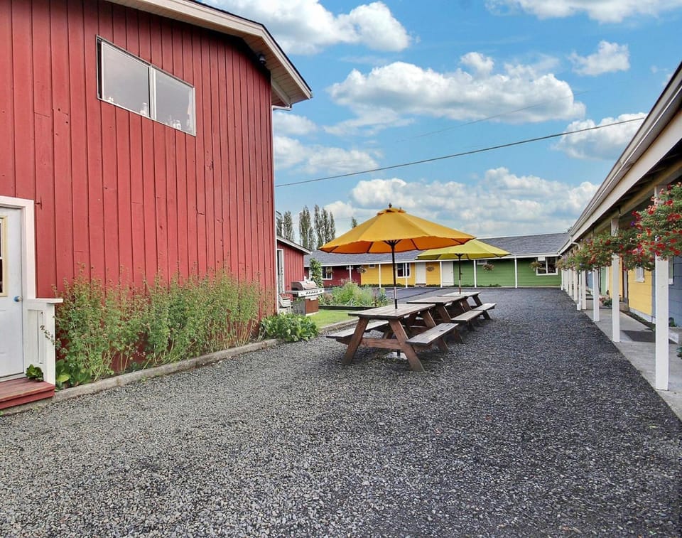 Pitchwood Inn Motel in Washington