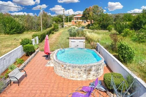 Charming home with pool in Barbariga Hotel in Peroj