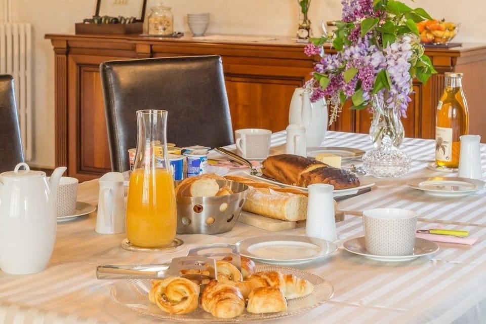 Le Manoir de Placy - Bed and Breakfast Hotel in Normandy