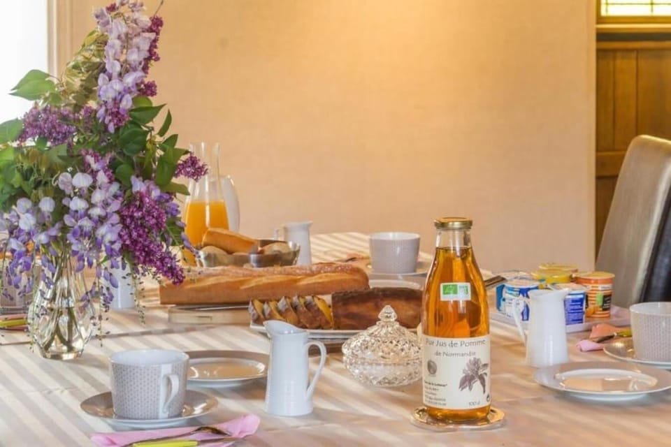 Le Manoir de Placy - Bed and Breakfast Hotel in Normandy