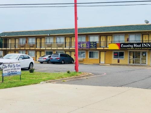 Country Host Inn Motel in Texarkana