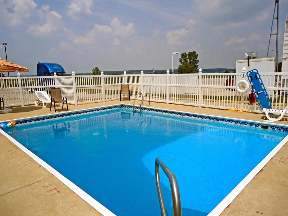 Motel 6 Dale, IN Hotel in Dale