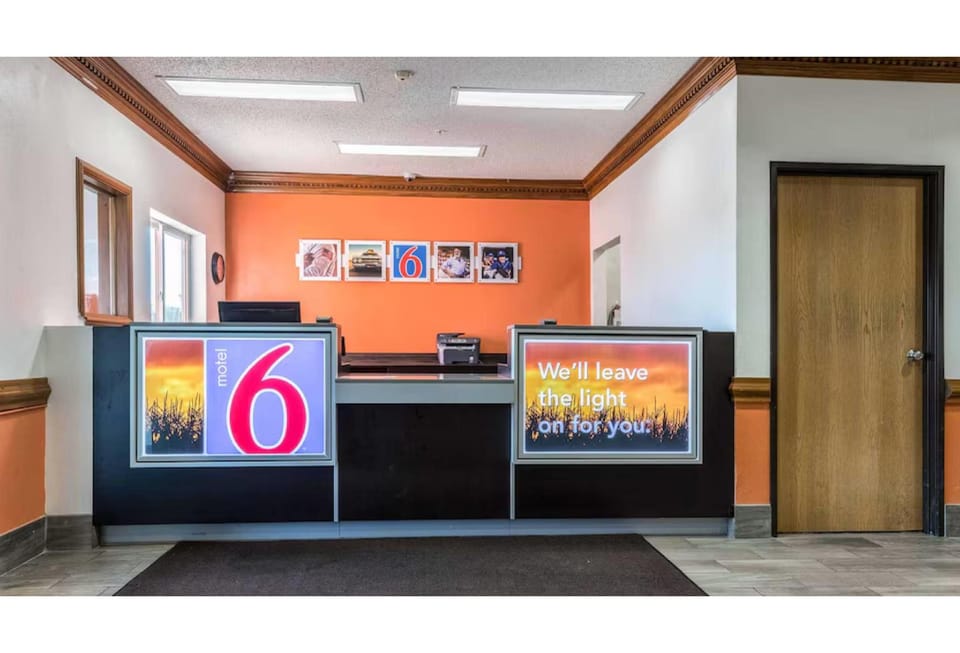 Studio 6  Indianapolis, IN – Southport Hotel in Perry Township