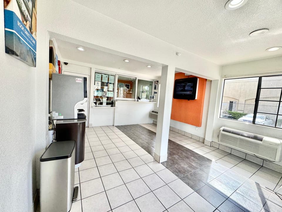 Motel 6 Bellflower, CA - Los Angeles Hotel in Bellflower