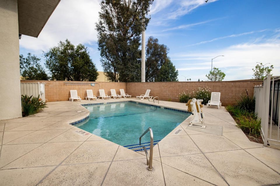 Motel 6 Ontario, CA - Airport Hotel in Rancho Cucamonga