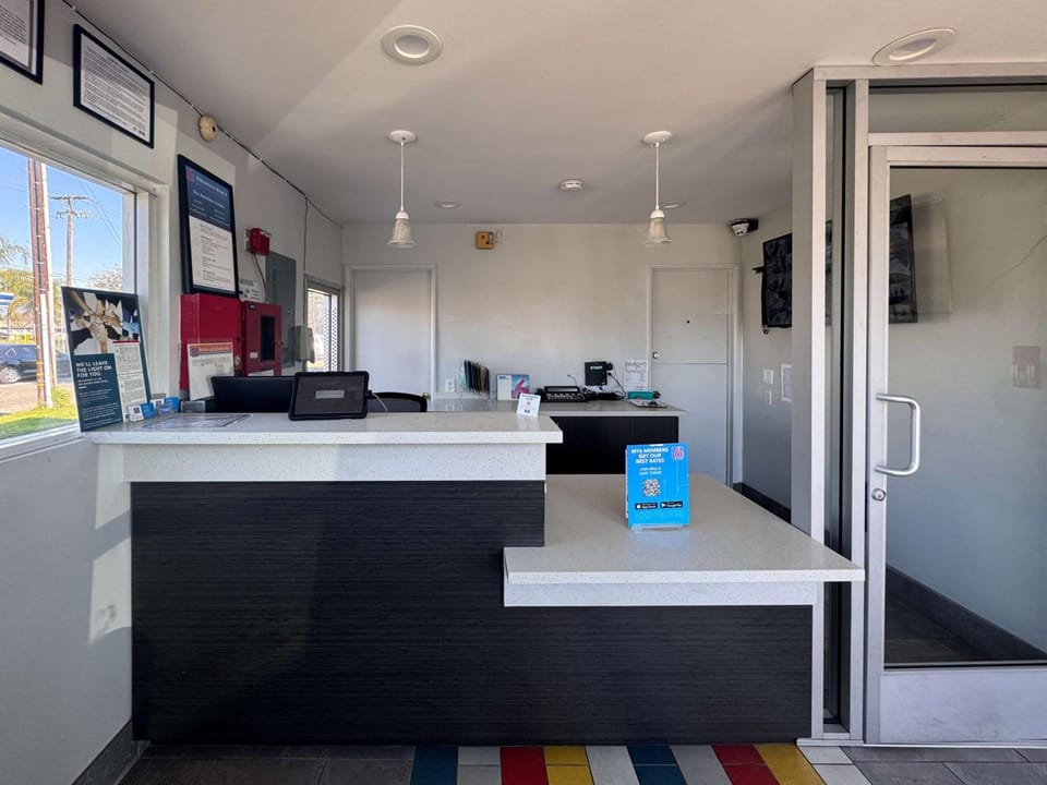Motel 6 Ontario, CA - Airport Hotel in Rancho Cucamonga
