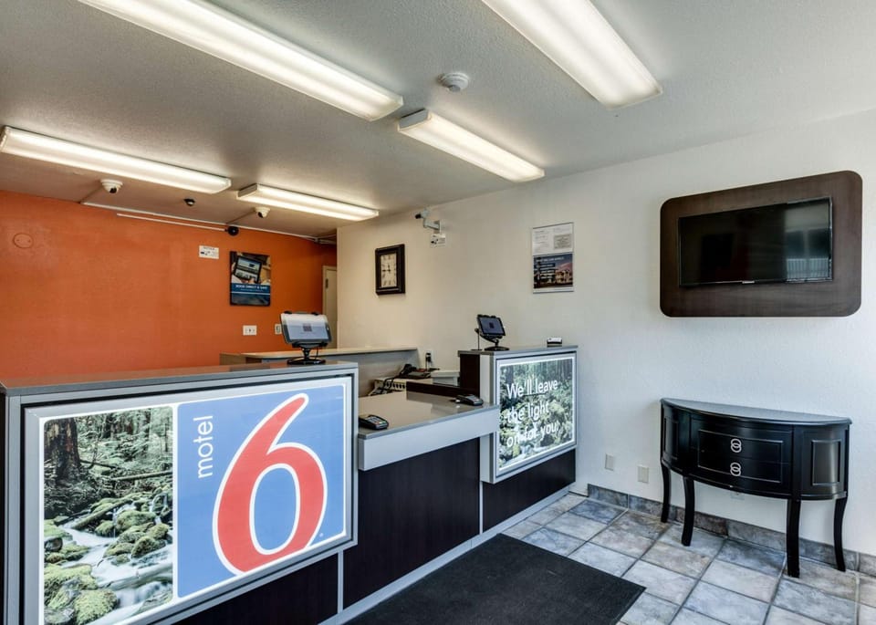 Motel 6 Spokane, WA - West Hotel in Spokane