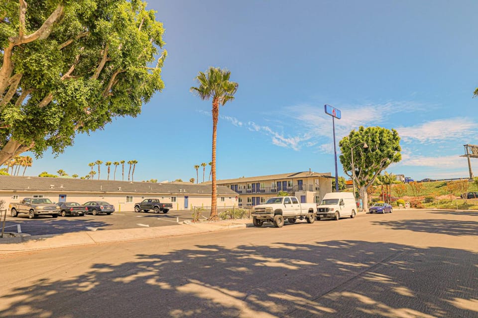 Motel 6 Tustin, CA – Orange County Hotel in Tustin
