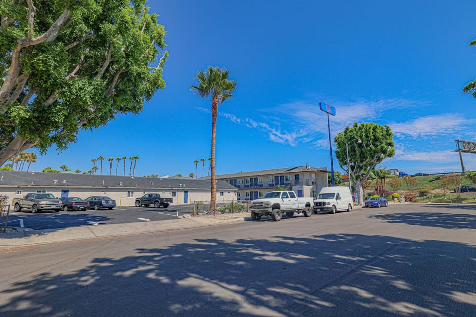 Motel 6 Tustin, CA – Orange County Hotel in Tustin