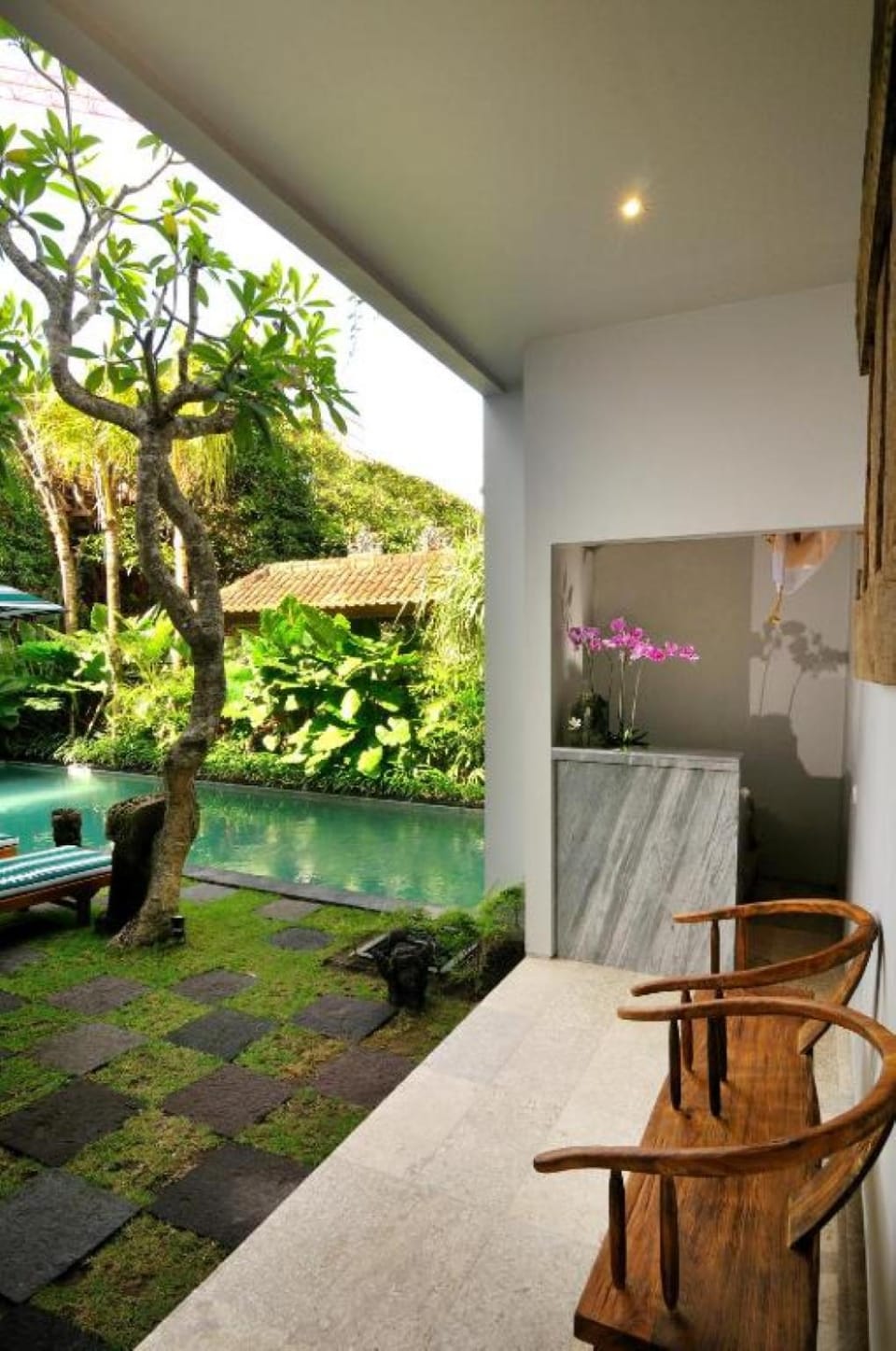 Room & Vespa Suite 1 Hotel in Kuta