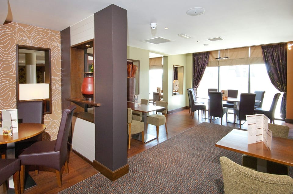 Premier Inn London Gatwick Airport - Manor Royal Inn in Crawley