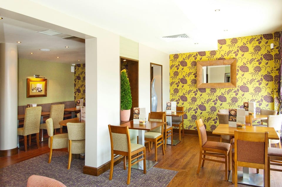 Premier Inn London Gatwick Airport - Manor Royal Inn in Crawley