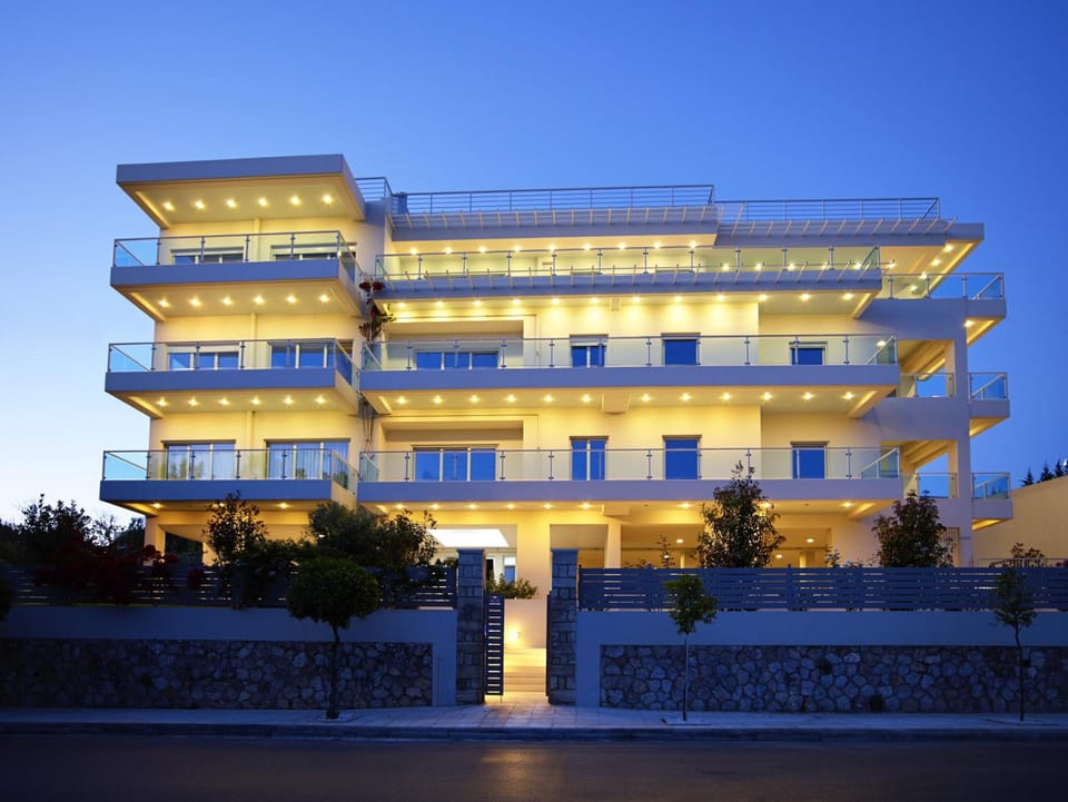 Scale Suites Hotel in Alimos